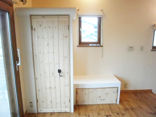 ダイアトーマス　　パイン材　　　造作家具　藤沢リフォーム