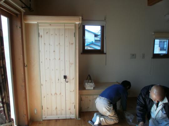 ダイアトーマス　パイン材　　　造作家具